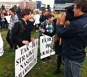 Lenkų protesto mitingas prie Lietuvos respublikos Seimo