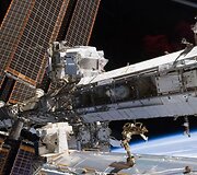 Tarptautinė kosminė stotis ir prie jos prisijungę kosminiai laivai