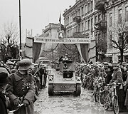 J. Miežlai&scaron;kis. Lietuvos kariuomenė įžengia į sugrąžintą Vilnių. 1939 m. (V. Juraičio archyvas)