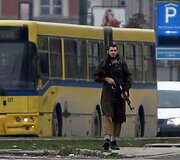 Sarajeve islamistas ap&scaron;audė JAV ambasadą ir buvo nukautas