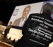 &bdquo;Deutsche Bank&ldquo; vadovui Josefui Ackermannui atsiųsta bomba