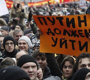 I&scaron;radingiausi demonstrantų plakatai ir kaukės