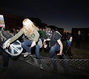 Oklande protestuotojai susigrūmė su policija.