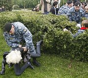 Milicija sulaiko nesankcionuoto renginio dalyvius.