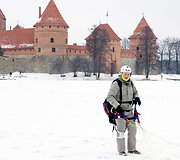 Parasparnių entuziastai Vasario 16-ąją okupavo Trakų dangų.