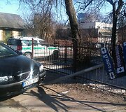 &bdquo;Volvo&ldquo; nuvertė informacinį ženklą.