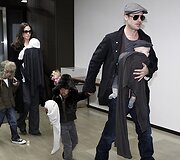 Brado Pitto ir Angelinos Jolie &scaron;eima su įvaikintais ir biologiniais vaikais