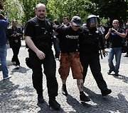 Policija sulaikė kelis įtariamuosius.