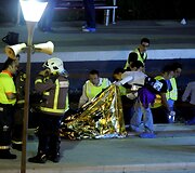 Tragedijos vietoje dirba gelbėtojai.