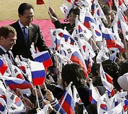 Rusijos prezidentas Dmitrijus Medvedevas ir Pietų Korėjos prezidentas Lee Myung-bakas