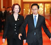 Australijos premjerė Julia Gillard ir Pietų Korėjos prezidentas Lee Myung-bakas