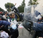 Protesto akcija Tiranoje virto kruvinomis kautynėmis.