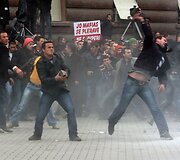 Protesto akcija Tiranoje virto kruvinomis kautynėmis.