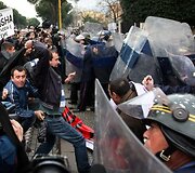 Protesto akcija Tiranoje virto kruvinomis kautynėmis.