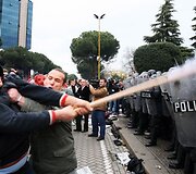 Protesto akcija Tiranoje virto kruvinomis kautynėmis.