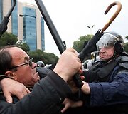 Protesto akcija Tiranoje virto kruvinomis kautynėmis.