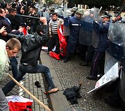 Protesto akcija Tiranoje virto kruvinomis kautynėmis.
