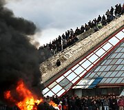Protesto akcija Tiranoje virto kruvinomis kautynėmis.