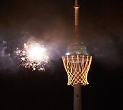 Vilniaus televizijos bok&scaron;tas pasipuo&scaron;ė milžini&scaron;ku krep&scaron;iu.