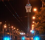 Vilniaus televizijos bok&scaron;tas pasipuo&scaron;ė milžini&scaron;ku krep&scaron;iu.