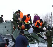 Karių pagalba gyventojams potvynio zonoje