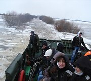 Karių pagalba gyventojams potvynio zonoje