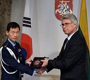 Naujo Korėjos gynybos ata&scaron;ė akreditavimas