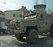 Britų MRAP tipo &scaron;arvuočiai Kabulo gatvėse