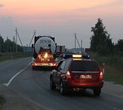 Lenkijos ugniagesiai važiuoja pro Ukmergę