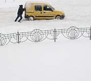 Ukrainoje gausiai prisnigus, paskelbta ypatingoji padėtis.
