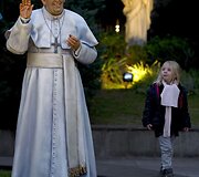 Buenos Airių katedroje pastatyta popiežiaus Pranci&scaron;kaus statula. 