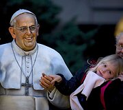Buenos Airių katedroje pastatyta popiežiaus Pranci&scaron;kaus statula. 