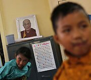 Kinijos tibetiečiai tyliai paminėjo Dalai Lamos gimtadienį.