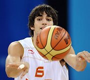 Ricky Rubio meta kamuolį. 