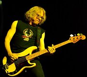 Grupės bosistas Mikeas Mills