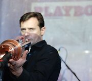 Vakarą ap&scaron;ildė džiazo muzikantai.