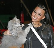 Grupės &bdquo;69 danguje" dainininkė Karina Krysko Panevėžyje, &bdquo;Baltijos cirko" palapinėje.