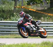 Lenktynininkai skriejo su vėju.