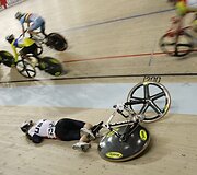 Pasaulio čempionato dviračių treko keirino rungtyje griuvo amerikietė.