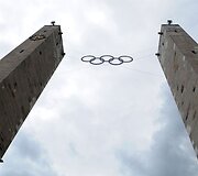 Stadione ir &scaron;alia jo