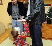 Kleiza padovanojo vaikams suvenyrų ir pabendravo