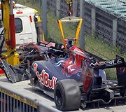 S.Buemi nenukentėjo, bet bolidas po avariujos atrodė ne kaip