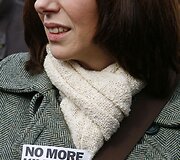Manoma, kad į protesto akcijas &Scaron;iaurės Airijoje susirinko apie 10 tūkst. žmonių. (2009-03-11)