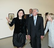 Sveikinimo kalbą sakęs prezidentas Valdas Adamkus pažymėjo, kad tai ne tik meno &scaron;ventovė, bet ir tikri tautos namai.