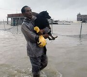 Taivane, vir&scaron; kurio &bdquo;Morakot&ldquo; praslinko &scaron;e&scaron;tadienį, vienas žmogus žuvo ir dar mažiausiai 29 dingo.
