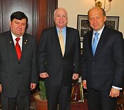 Premjeras A.Kubilius su JAV senatatoriumi J.McCainu