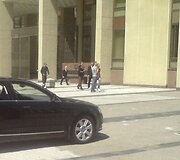Ministro &bdquo;Audi&ldquo; prie Seimo ant &scaron;aligatvio.