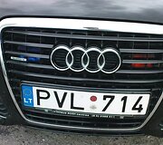 Teisi&scaron;kai nieko nerei&scaron;kiantys, bet įspūdį kitiems paprastiems vairuotojams darantys &scaron;vyturėliai. 