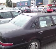 Prie parduotuvės &bdquo;Maxima&ldquo; Kalvarijų ir Žalgirio gatvių kampe parduodamas &bdquo;Ford Scorpio&ldquo;.
