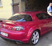 Pamėnkalnio gatvėje ant &scaron;aligatvio gudriai priglaustas sporti&scaron;kas automobilis &bdquo;Mazda RX 8&ldquo; neva netrukdo...
